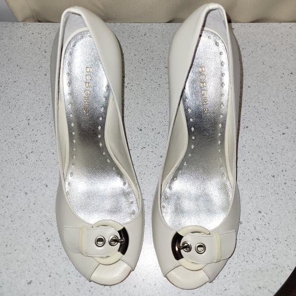 BCBG HEELS - Picture 6 of 7